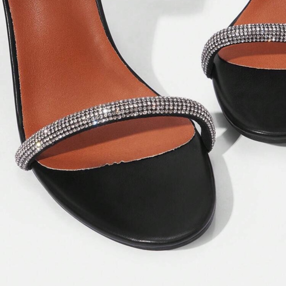 Elegant Black Heeled Boots - Picture 5 of 5